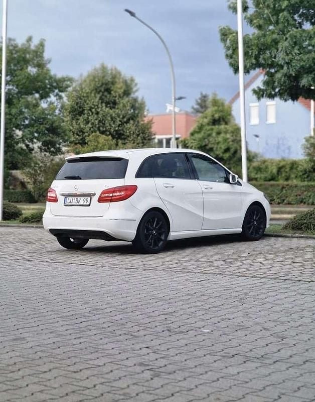 Gebraucht Mercedes B200 136 PS (100 kW) 2013 Van / Kleinbus