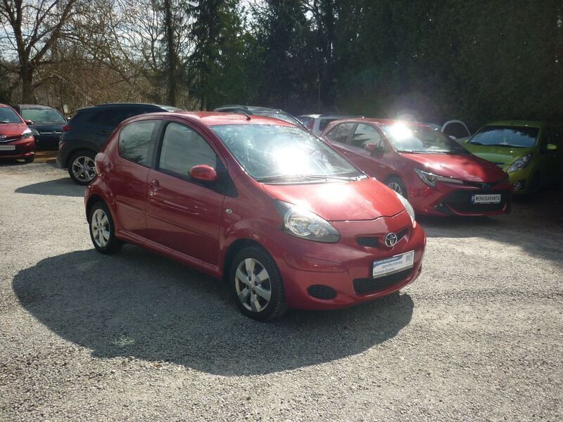 Gebraucht Toyota Aygo 68 PS (50 kW) 2010 Rot Kleinwagen