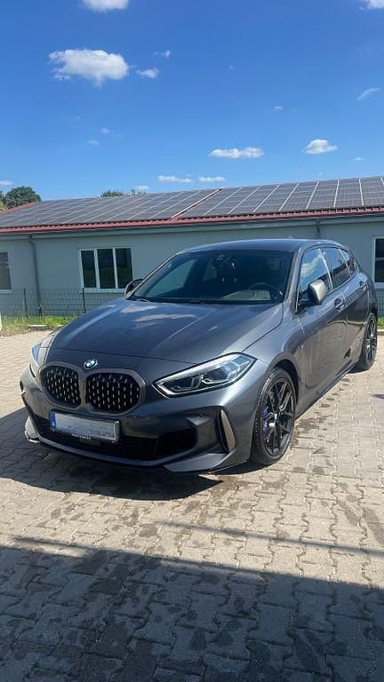 Grau Gebraucht 2021 BMW M135 Performance Kleinwagen | 27.000 € (Superpreis) - Bild 1/4