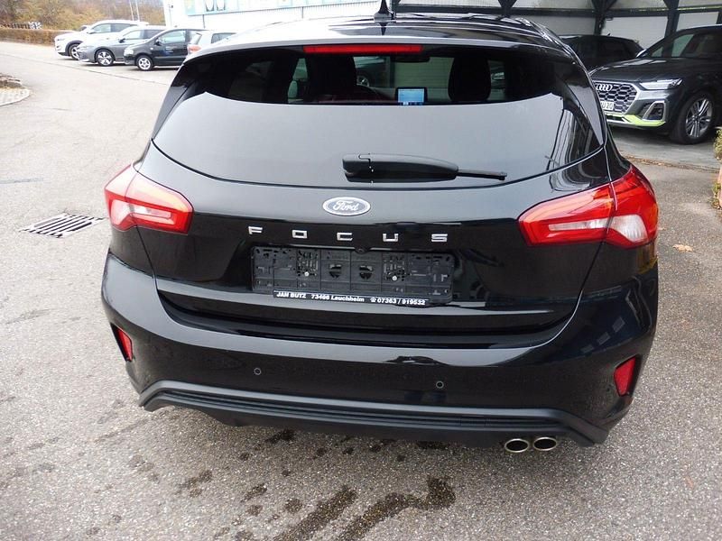 Gebraucht Ford Focus ST-Line 125 PS (91 kW) 2021 Schwarz Limousine