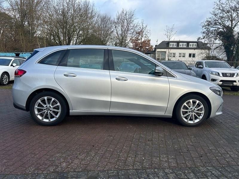 Gebraucht Mercedes B250 Progressive 224 PS (164 kW) 2019 Silber Van / Kleinbus