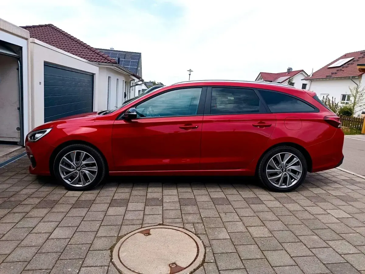 Gebraucht Hyundai i30 Passion Plus 140 PS (102 kW) 2018 Rot Kombi