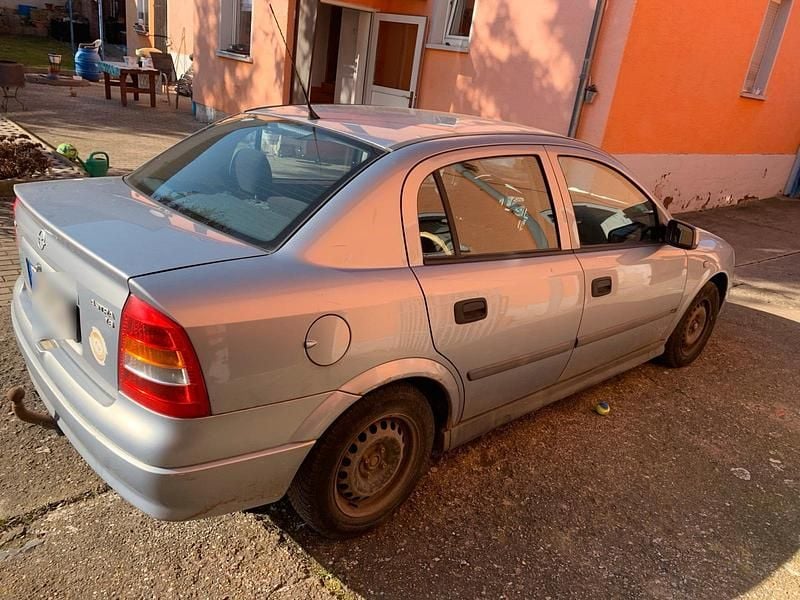 Gebraucht Opel Astra 90 PS (66 kW) 2000 Silber Limousine