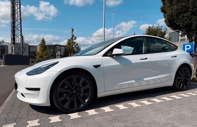Weiß Gebraucht 2021 Tesla Model 3 Long Range AWD Limousine | 27.779 € (Fairer Preis) - Bild 1/4