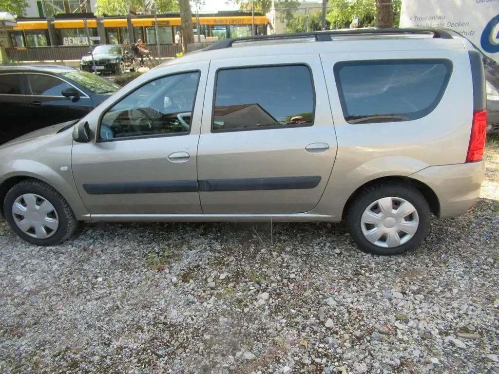 Gebraucht Dacia Logan MCV 87 PS (63 kW) 2009 Grau Limousine