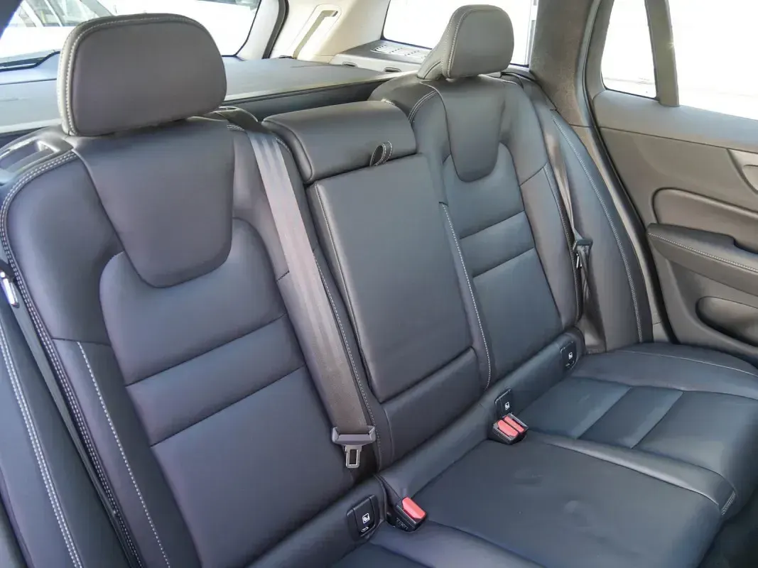 Gebraucht Volvo V60 CC Ultimate 197 PS (144 kW) 2023 Schwarz Kombi
