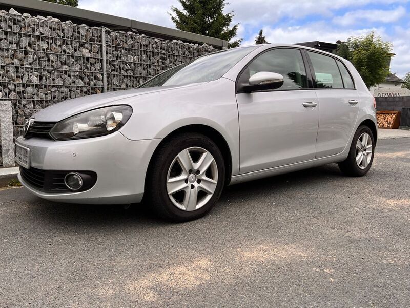 Silber Gebraucht 2010 VW Golf VI Comfortline Limousine | 4.499 € (Fairer Preis) - Bild 1/4