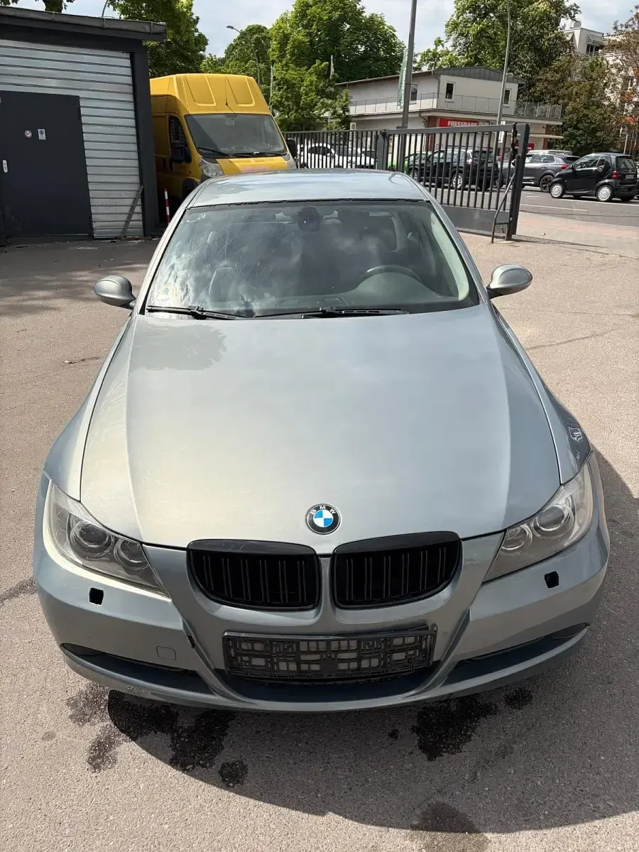 Gebraucht BMW 318 130 PS (95 kW) 2006 Grau Limousine