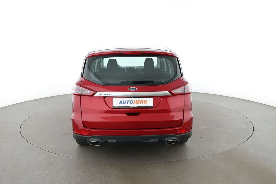 Gebraucht Ford S-MAX Titanium 180 PS (132 kW) 2018 Rot Van / Kleinbus