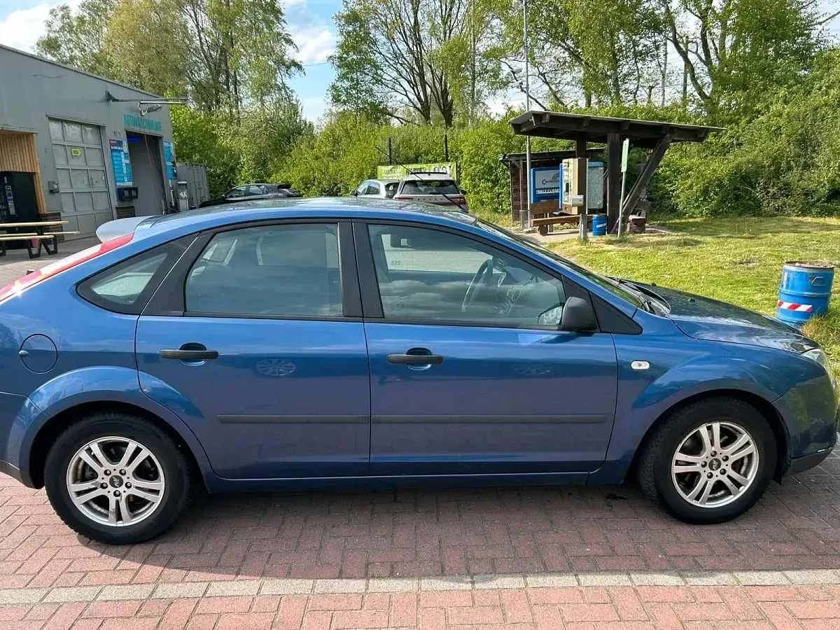 Brugt Ford Focus 100 HK (73 kW) 2006 Andere farben Sedan