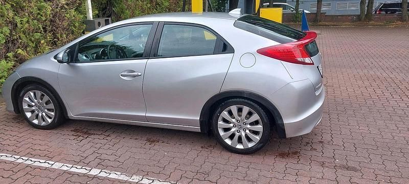 Silber Gebraucht 2013 Honda Civic Limousine | 4.999 € (Fairer Preis) - Bild 1/4