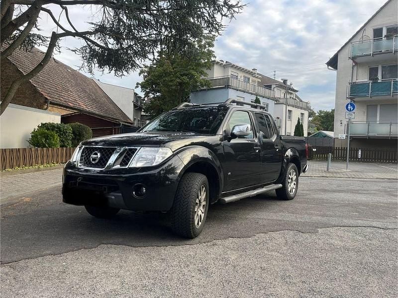 Second-hand Nissan Navara 231 CP (169 kW) 2011 Negru Pickup