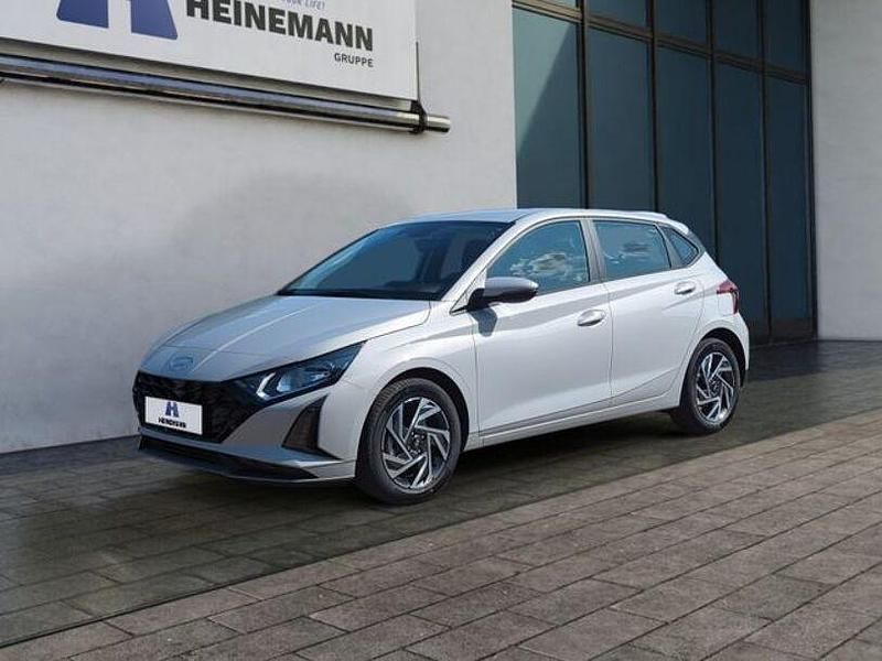 Lumen grey Gebraucht 2025 Hyundai i20 Trend Limousine | 24.950 € (Teuer) - Bild 1/4