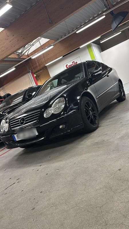 Gebraucht Mercedes C160 122 PS (89 kW) 2006 Schwarz Coupé