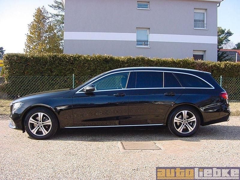 Second-hand Mercedes E200 184 CP (135 kW) 2017 Negru Break