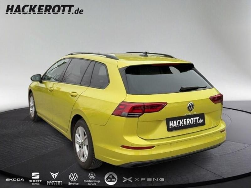 Gebraucht VW Golf VIII Life 150 PS (110 kW) 2023 Gelb Kombi