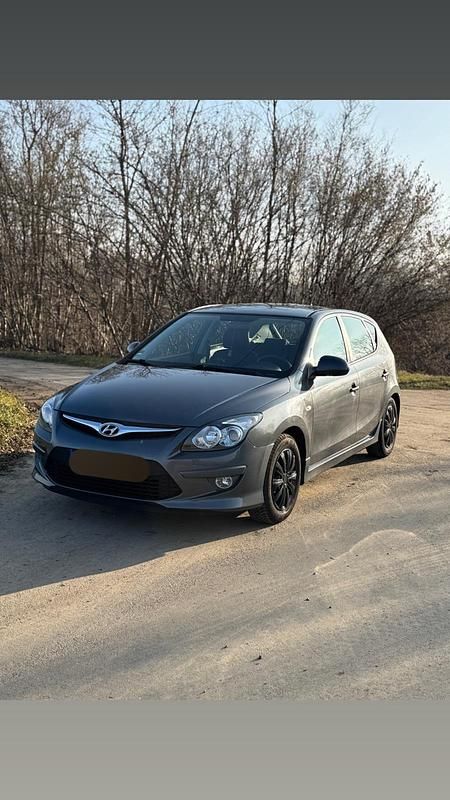 Gebraucht Hyundai i30 109 PS (80 kW) 2010 Grau Kleinwagen