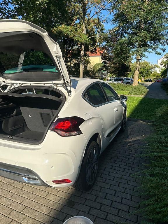 Gebraucht Citroën DS4 So Chic 120 PS (88 kW) 2011 Weiß Kleinwagen