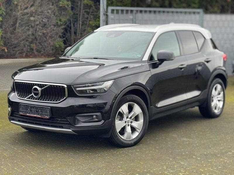 Schwarz Gebraucht 2018 Volvo XC40 Momentum SUV | 16.990 € (Superpreis) - Bild 1/4