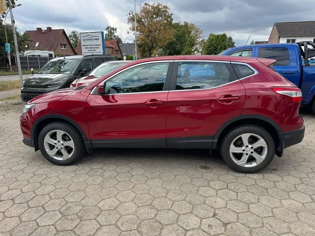 Gebraucht Nissan Qashqai 116 PS (85 kW) 2016 Rot SUV