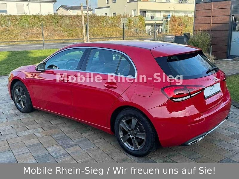 Gebraucht Mercedes A200 Progressive 163 PS (119 kW) 2018 Rot Limousine