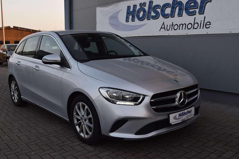 Gebraucht Mercedes B180 136 PS (100 kW) 2019 Silber Van / Kleinbus