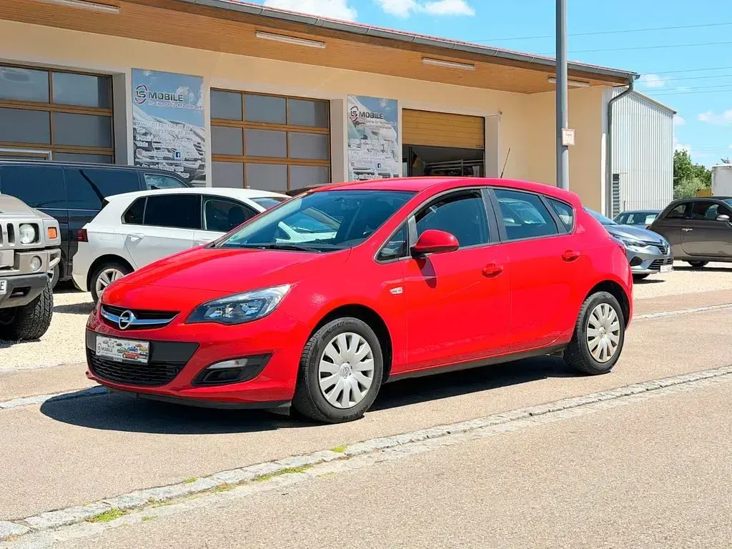 Gebraucht Opel Astra Selection 116 PS (85 kW) 2015 Power rot/traffic red ral3020 Limousine