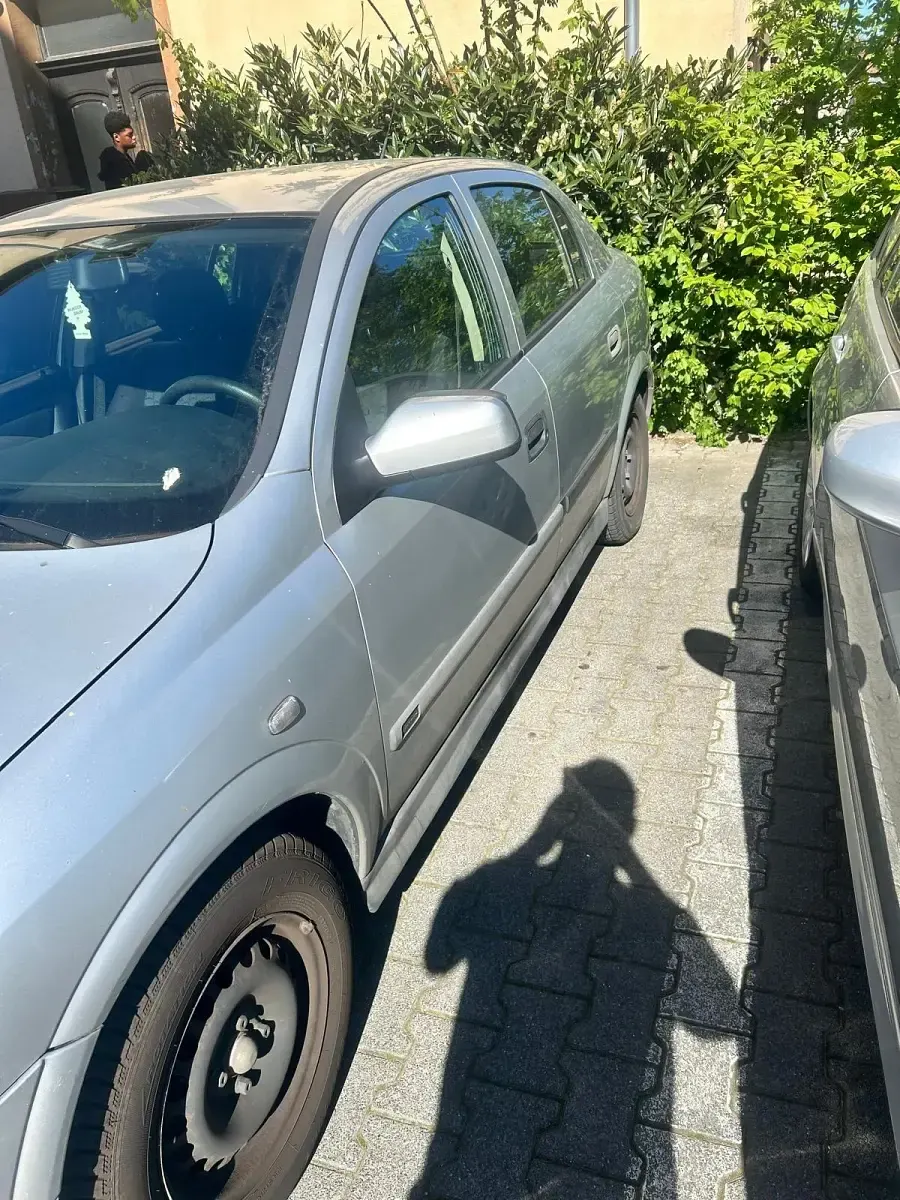 Używany Opel Astra 75 KM (55 kW) 2000 Srebrny Sedan/Limuzyna
