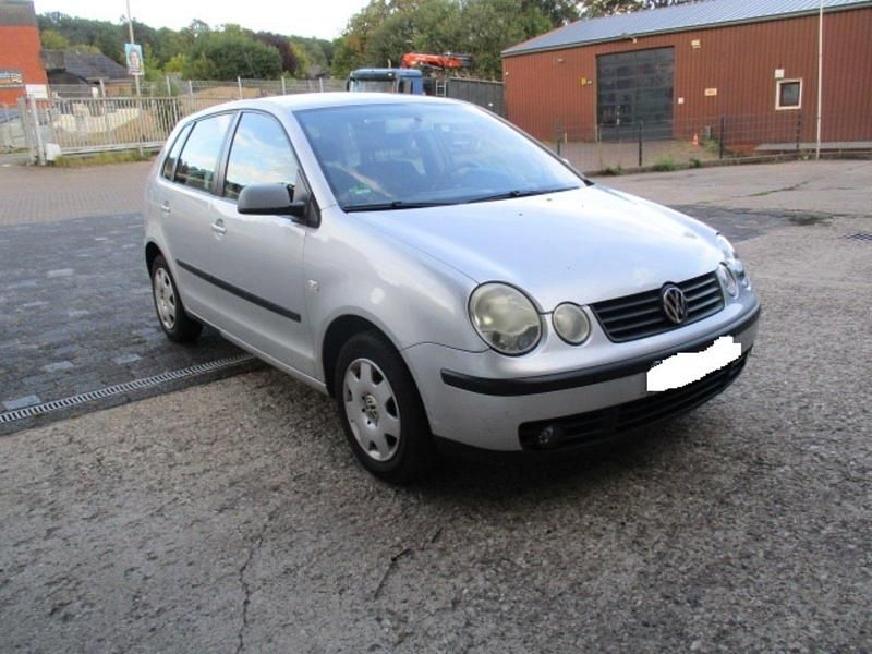 Silber Gebraucht 2004 VW Polo Limousine | 690 € (Superpreis) - Bild 1/4