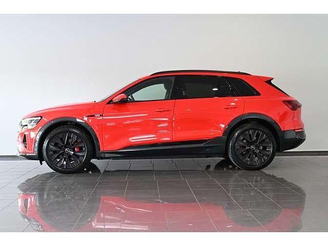 Gebraucht Audi Q8 e-tron S-Line 300 kW (408 PS) 2023 Rot soneirarot metallic (metallic) SUV