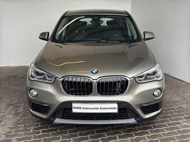 Silber Gebraucht 2018 BMW X1 Advantage SUV | 20.979 € (Guter Preis) - Bild 1/4