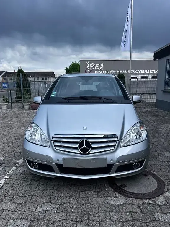 Gebraucht Mercedes A160 Avantgarde 95 PS (69 kW) 2012 Silber Limousine