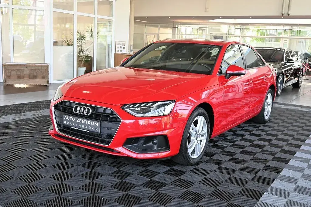 Gebraucht Audi A4 Sport 163 PS (119 kW) 2021 Rot Limousine