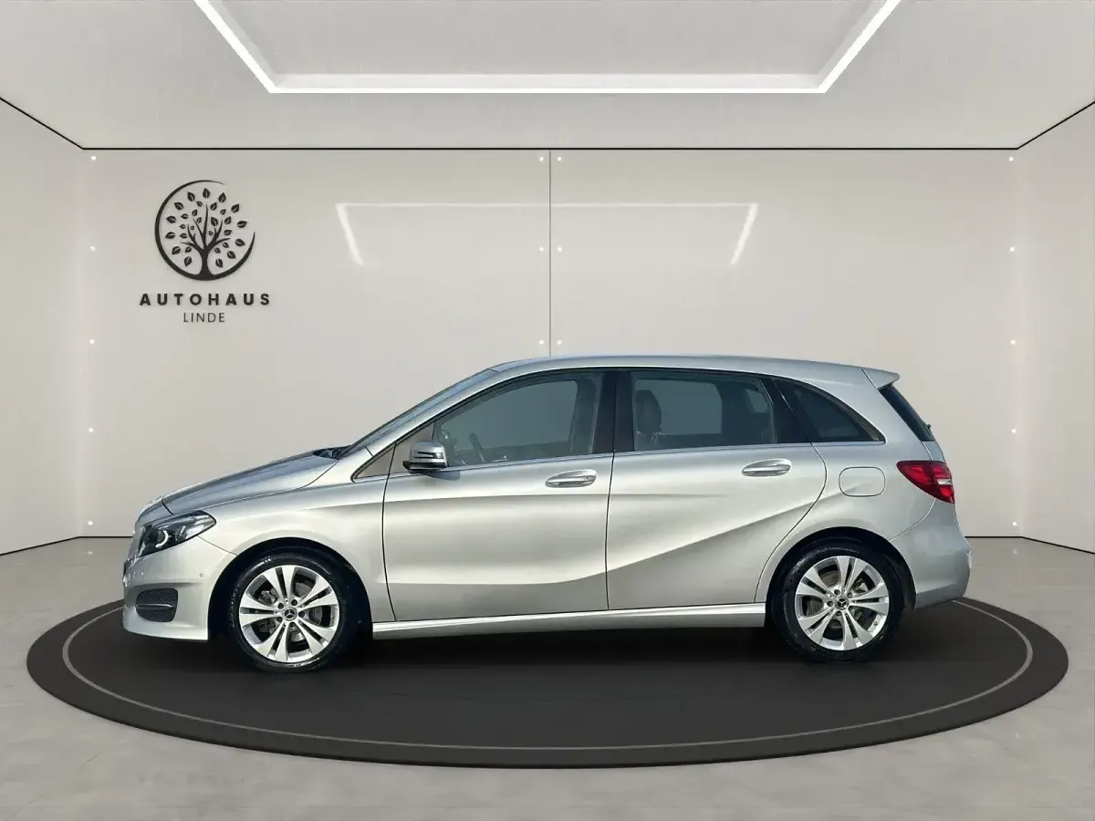 Gebraucht Mercedes B180 122 PS (89 kW) 2018 Silber Kleinwagen