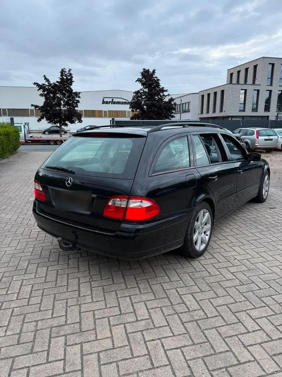 Gebraucht Mercedes E200 Classic 163 PS (119 kW) 2005 Schwarz Limousine