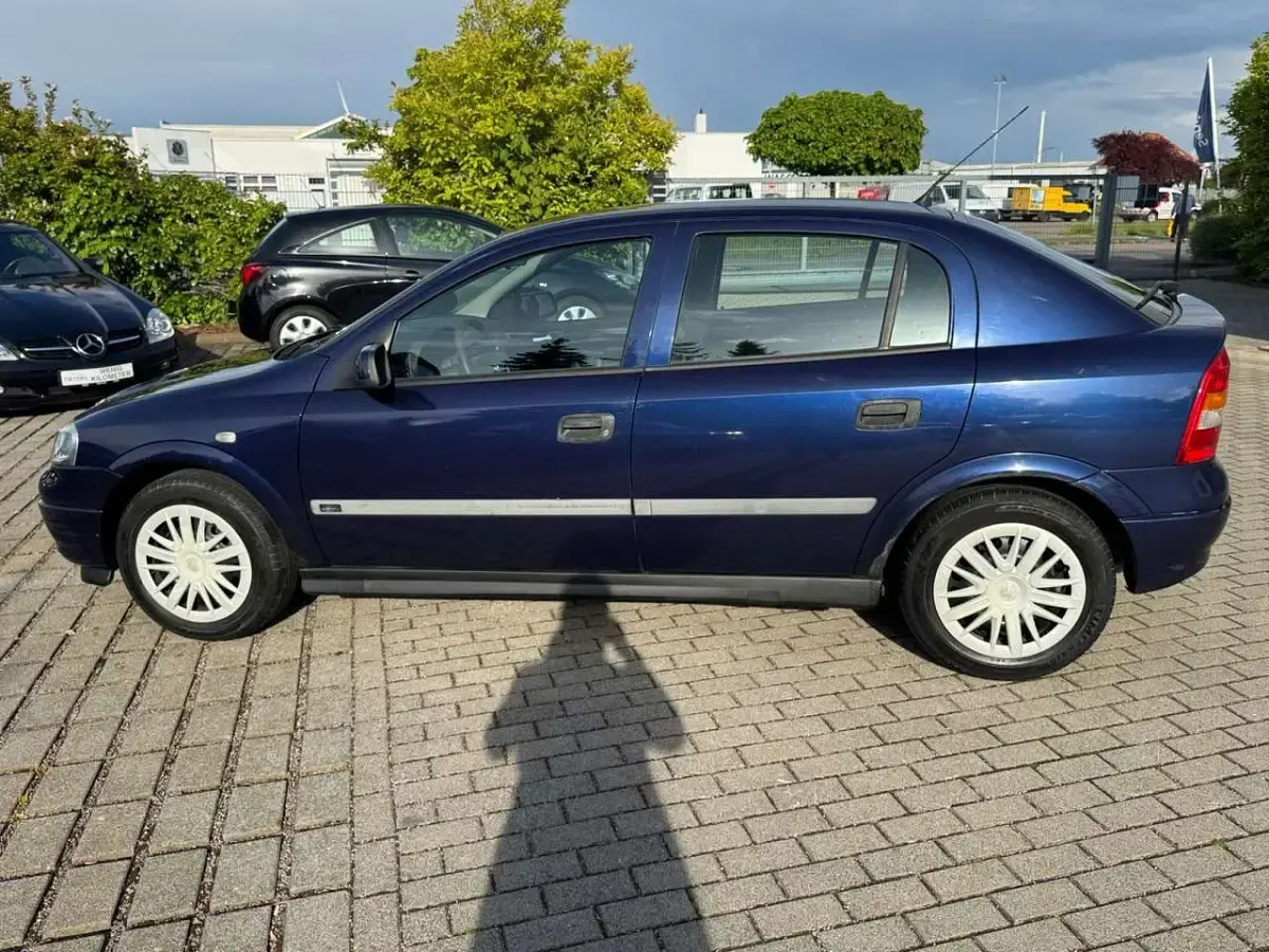 Gebraucht Opel Astra Edition 75 PS (55 kW) 2000 Blau Limousine