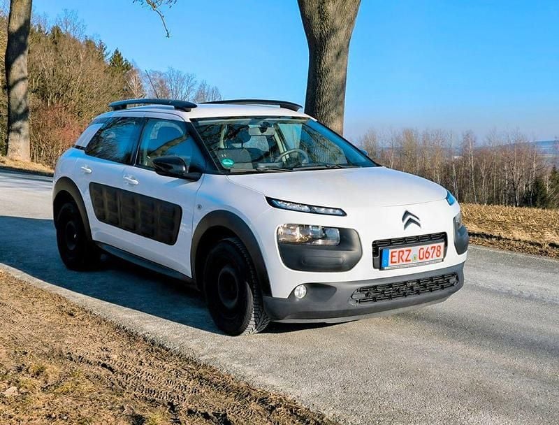 Weiß Gebraucht 2015 Citroën C4 Cactus Feel Kleinwagen | 6.397 € (Guter Preis) - Bild 1/4