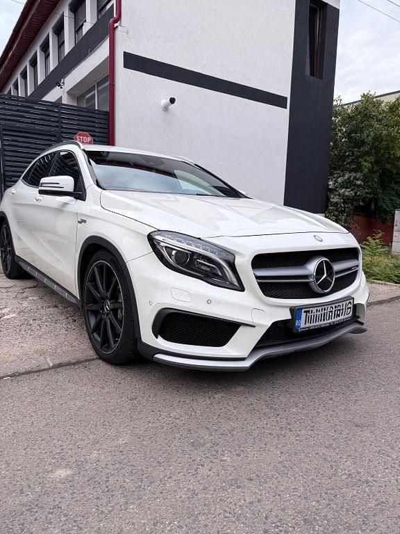 Weiß Gebraucht 2015 Mercedes GLA45 AMG AMG SUV | 20.500 € - Bild 1/4
