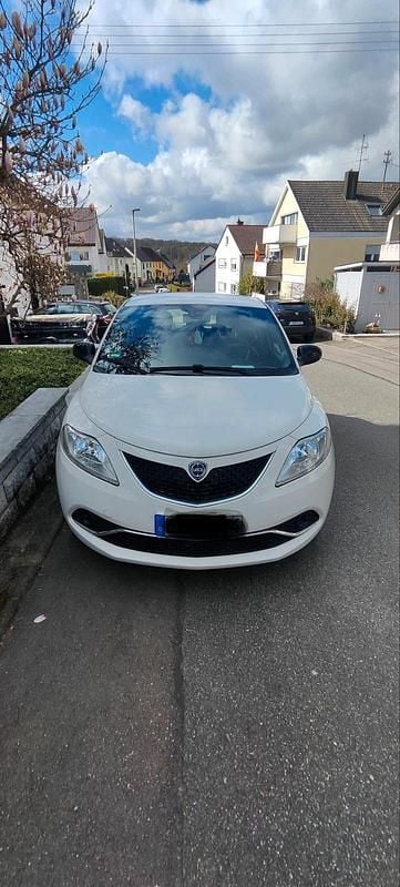 Gebraucht Lancia Ypsilon Silver 69 PS (50 kW) 2016 Weiß Kleinwagen