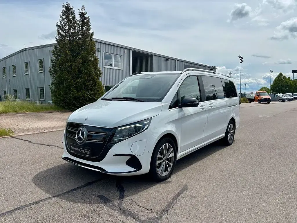 Gebraucht Mercedes EQV300 150 kW (204 PS) 2024 Bergkristallweiß metallic Van / Kleinbus