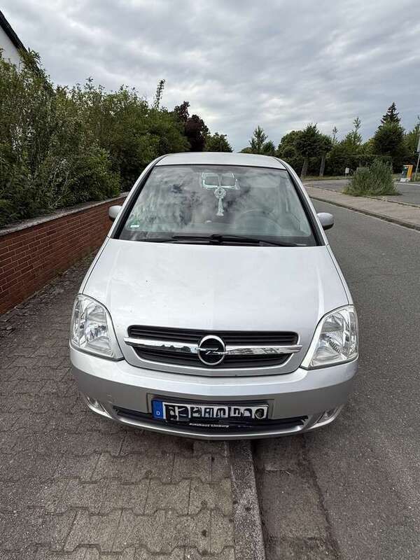 Grau Gebraucht 2005 Opel Meriva Cosmo Van / Kleinbus | 1.200 € (Guter Preis) - Bild 1/4