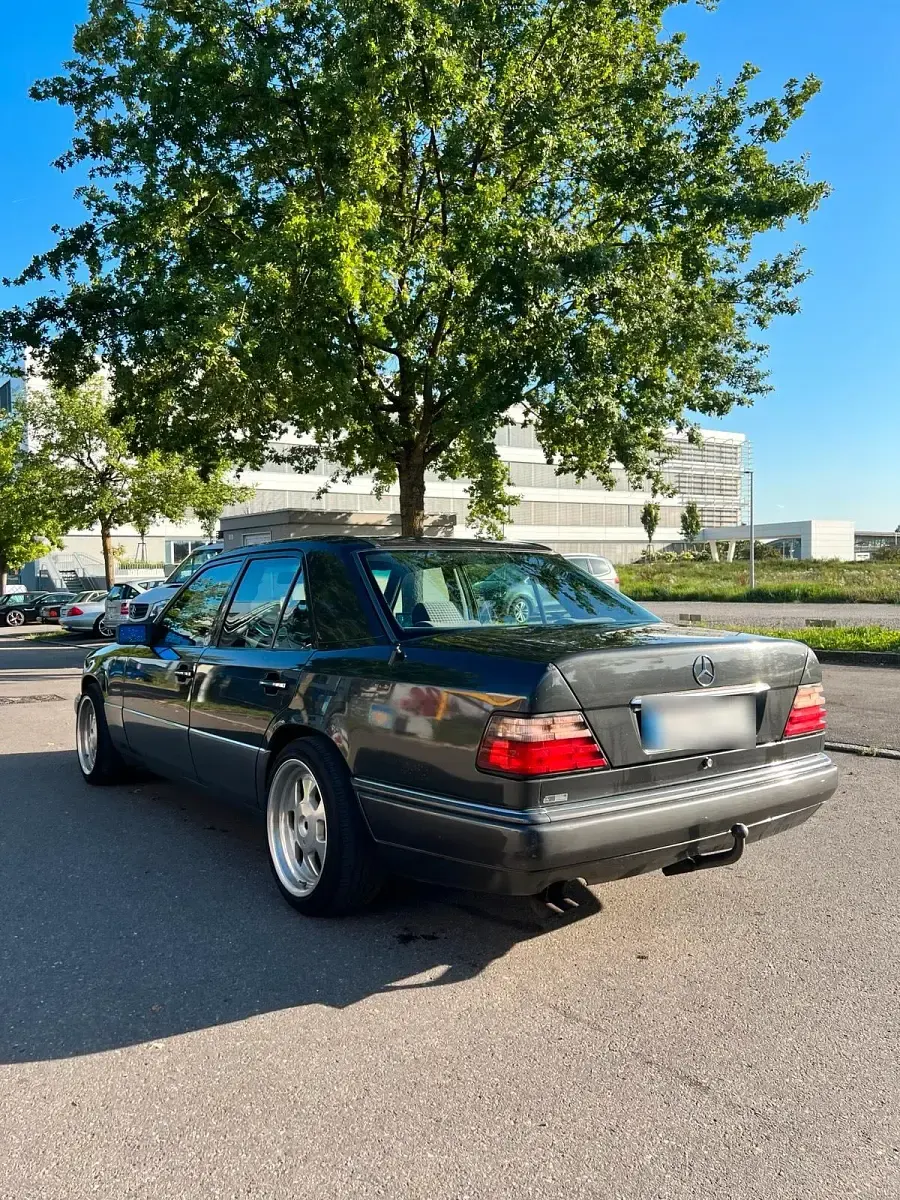 Gebraucht Mercedes E280 193 PS (141 kW) 1993 Grau Limousine