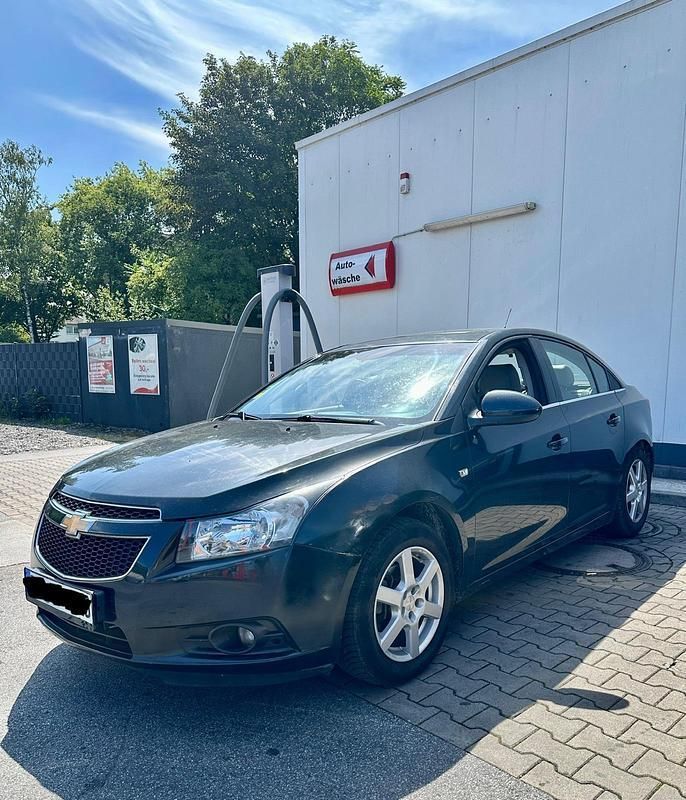 Schwarz Gebraucht 2011 Chevrolet Cruze Limousine | 6.299 € (Etwas zu teuer) - Bild 1/4