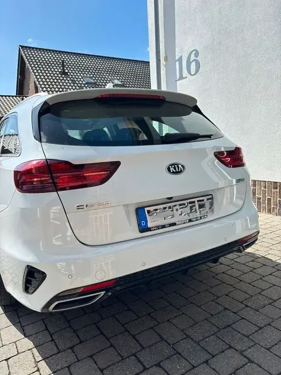 Gebraucht Kia Ceed Sportswagon Vision 141 PS (103 kW) 2021 Weiß Kombi