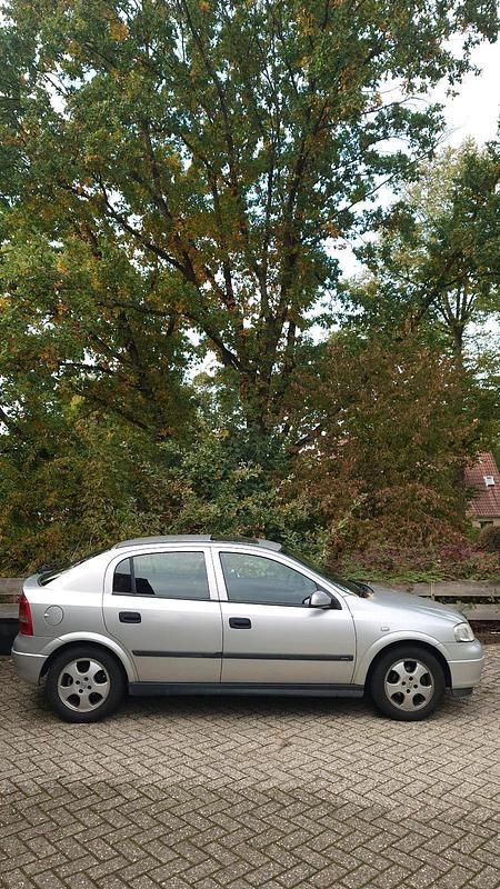 Silber Gebraucht 2000 Opel Astra Kleinwagen | 1.600 € (Fairer Preis) - Bild 1/4