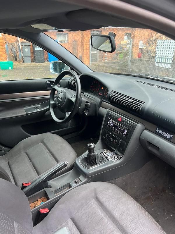 Silber Gebraucht 1999 Audi A4 Limousine | 1.800 € (Fairer Preis) - Bild 1/4