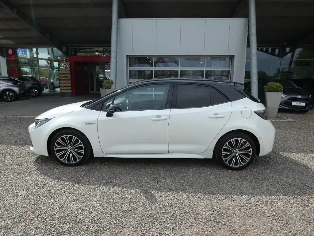 Gebraucht Toyota Corolla Team 122 PS (89 kW) 2020 Novaweiß perleffekt/schwarz Limousine