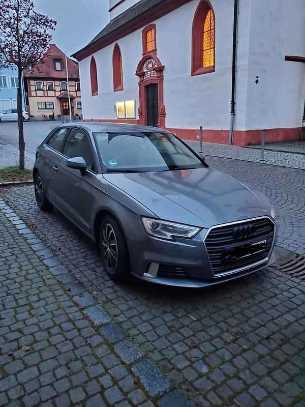 Gebraucht Audi A3 116 PS (85 kW) 2017 Grau Limousine