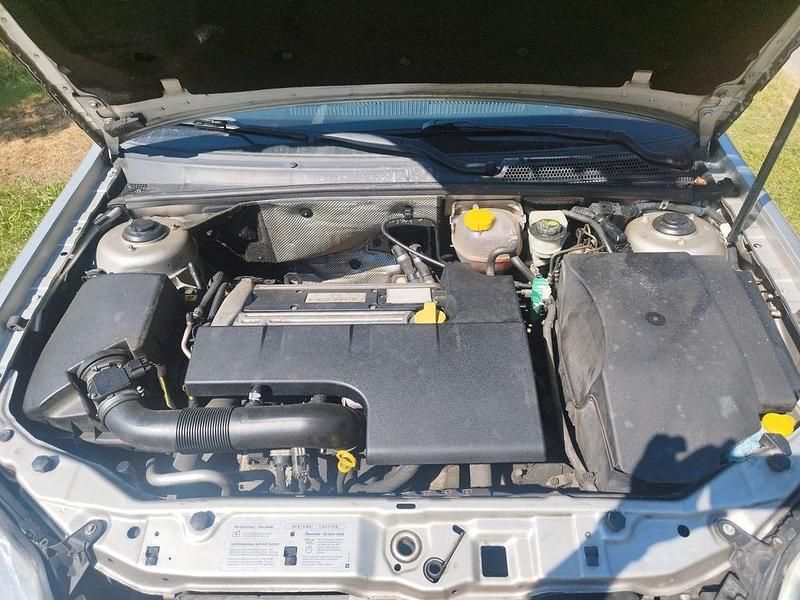 Silber Gebraucht 2004 Opel Vectra Comfort Limousine | 1.000 € (Superpreis) - Bild 1/4