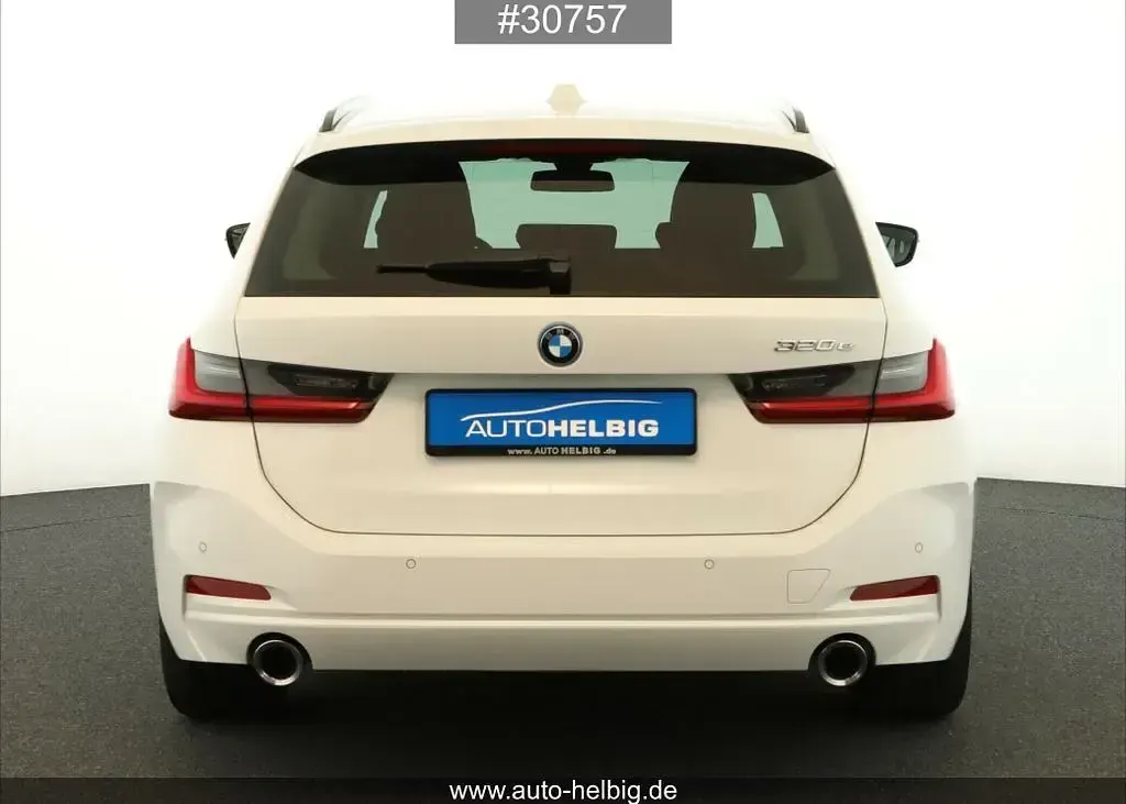 Gebraucht BMW 320e Shadowline 204 PS (150 kW) 2022 Weiß Kombi